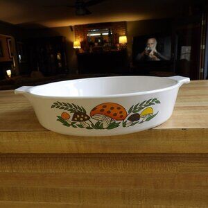 Cute! Mushroom Vintage Corning ware Dish, 8.5 inch Round